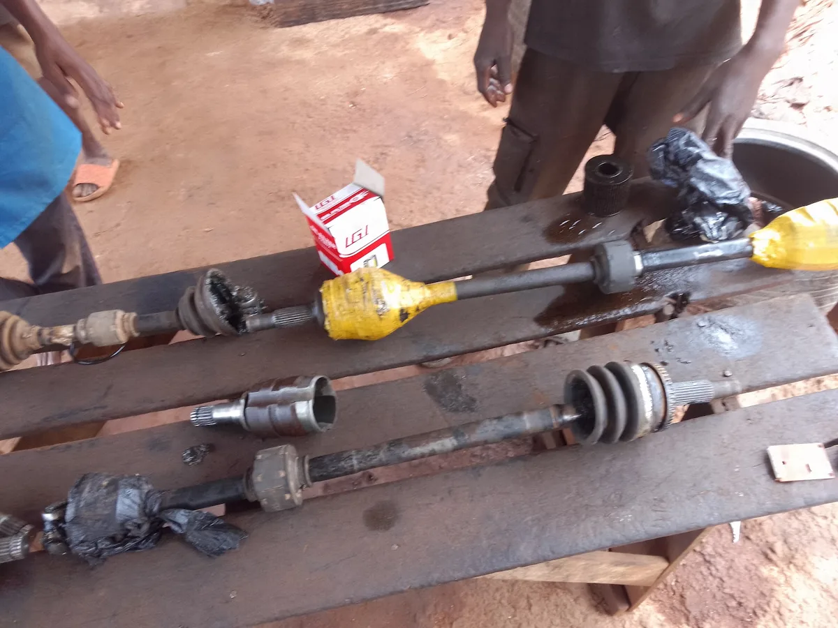 Oluwaseyi automobile mechanic hybrid — photo