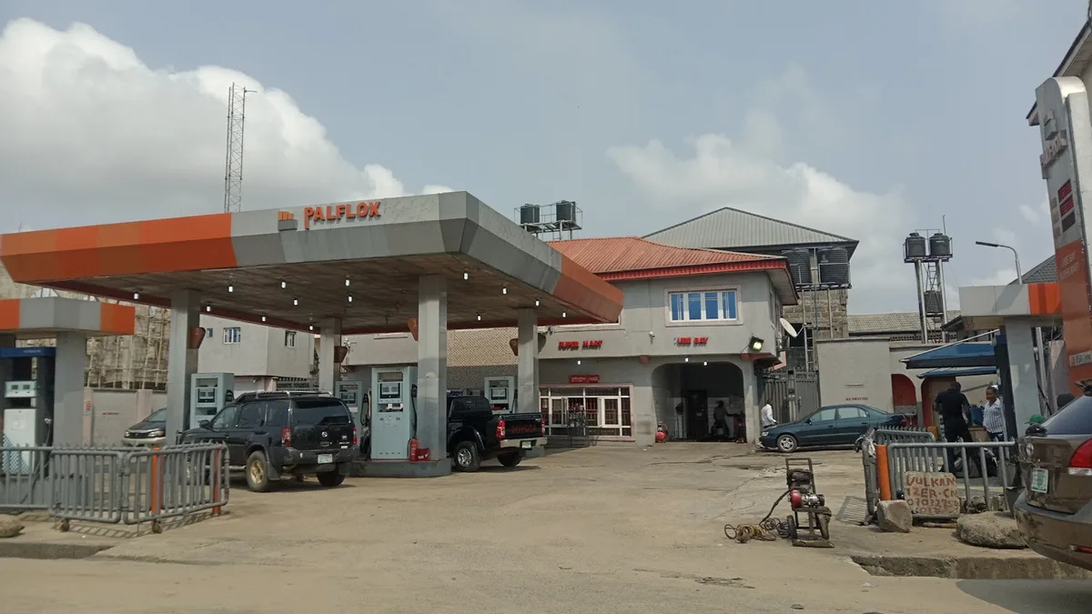 Palflox Filling Station — photo