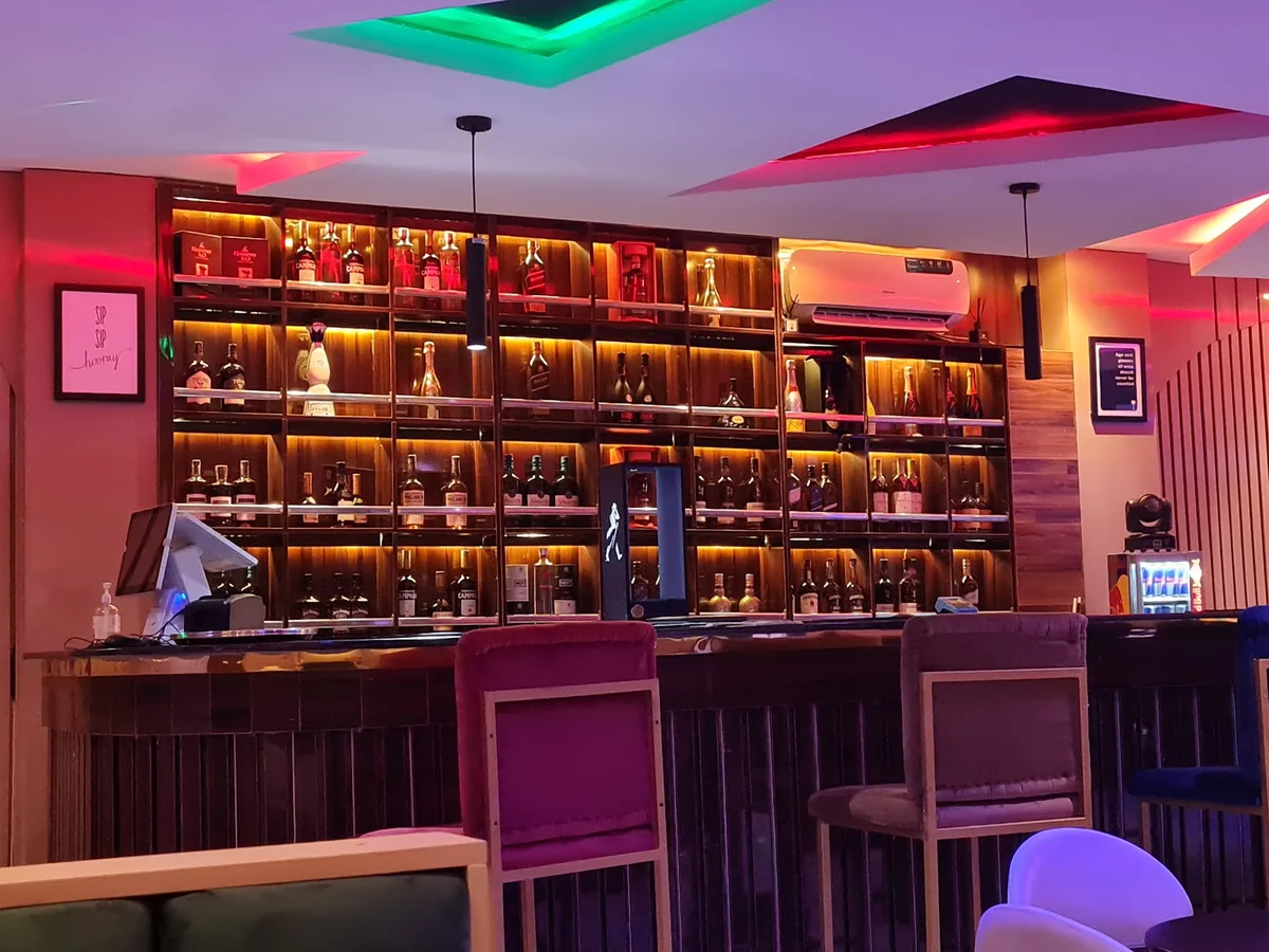 D'Embassy Lounge and Bar — photo