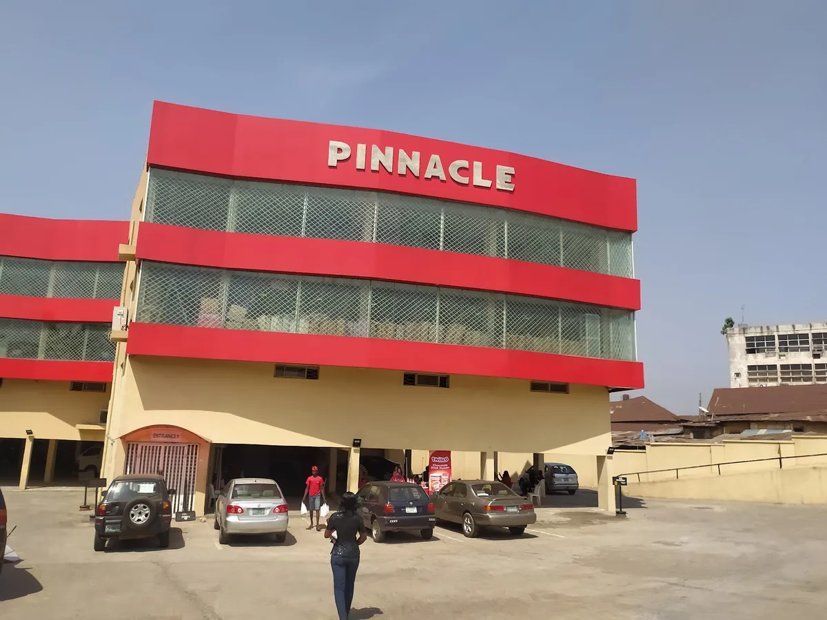 Pinnacle Supermarket — photo