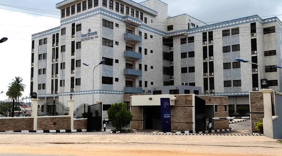 Owu Crown Hotel — photo