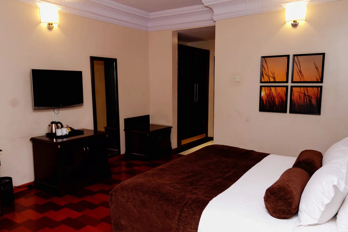 Owu Crown Hotel photo 4