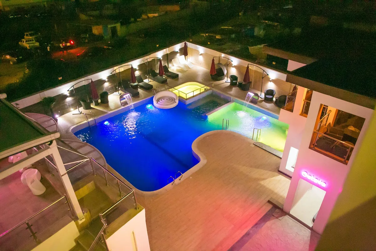 Echelon Heights Hotel — photo