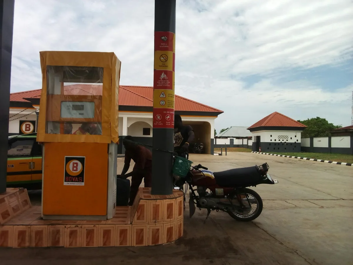 Bovas Petrol Station — photo