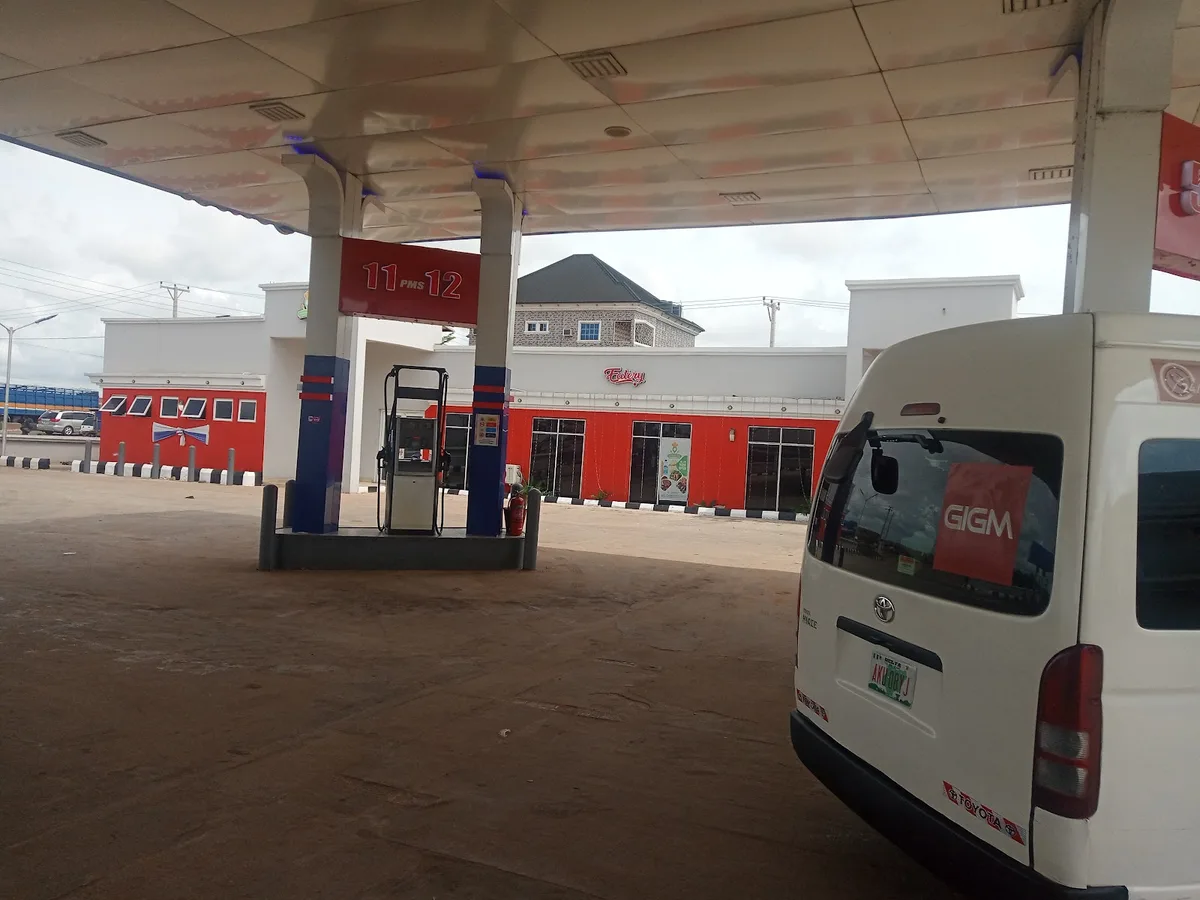 Buvel Filling Station — photo