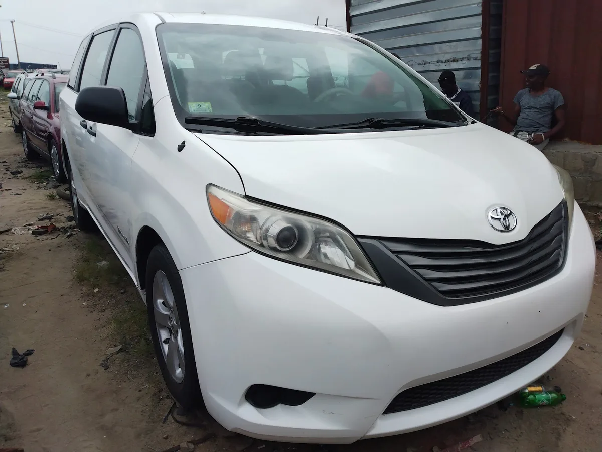 Cars Dealership in Berger mile 2 photo 6