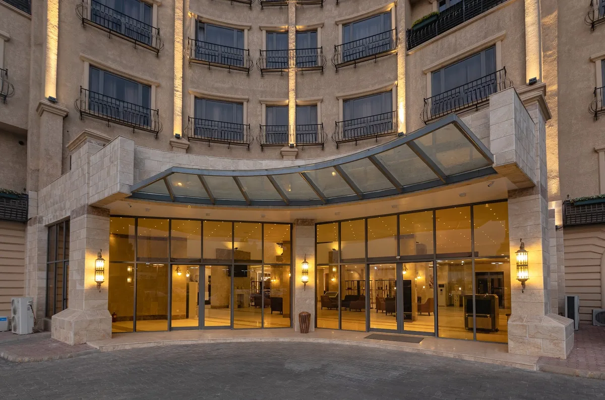 Johnwood Hotel by Bolton — photo