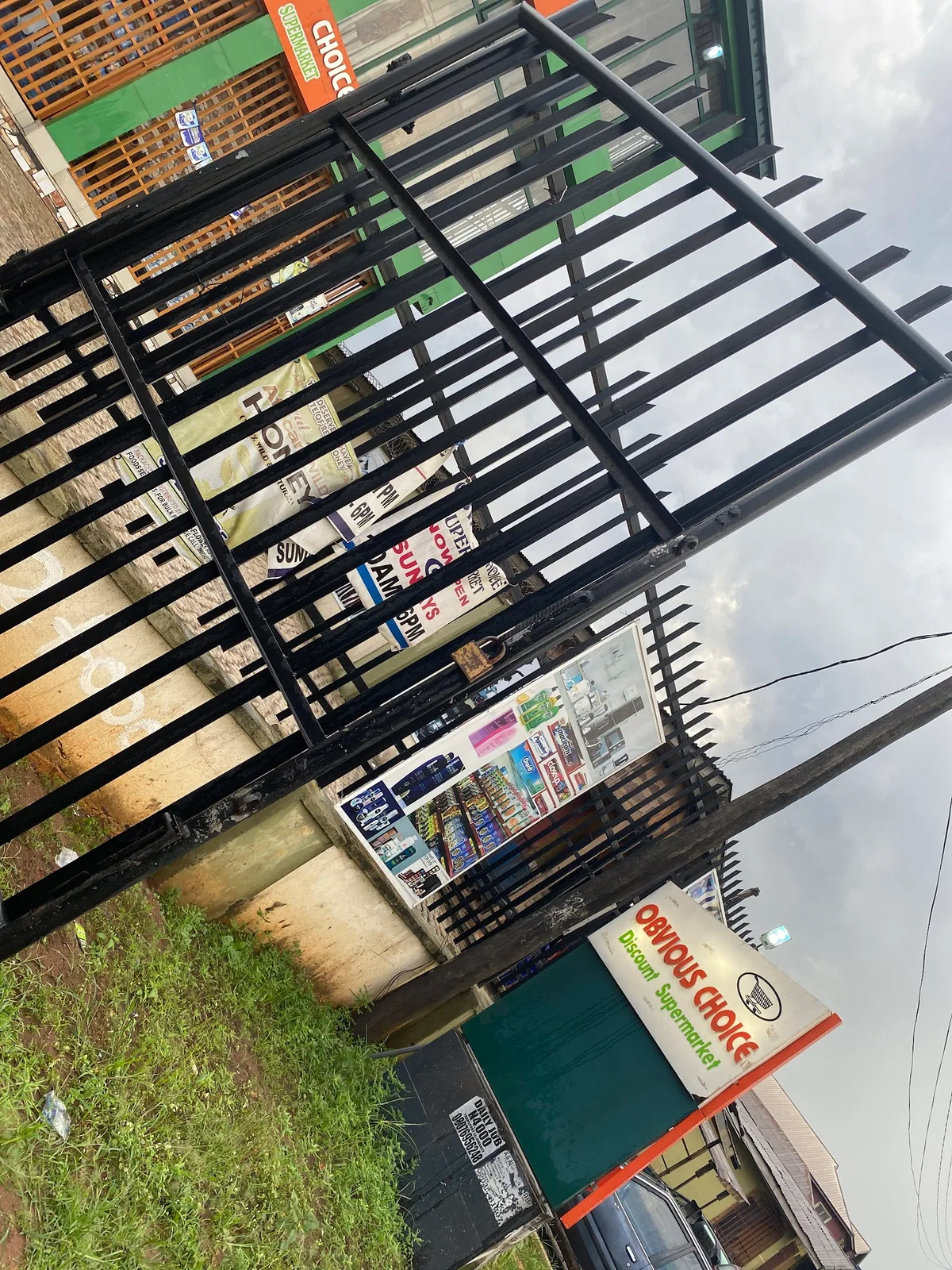 Obvious choice discount supermarket — photo
