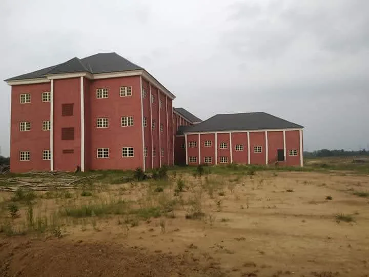 De World University (proposed) — photo