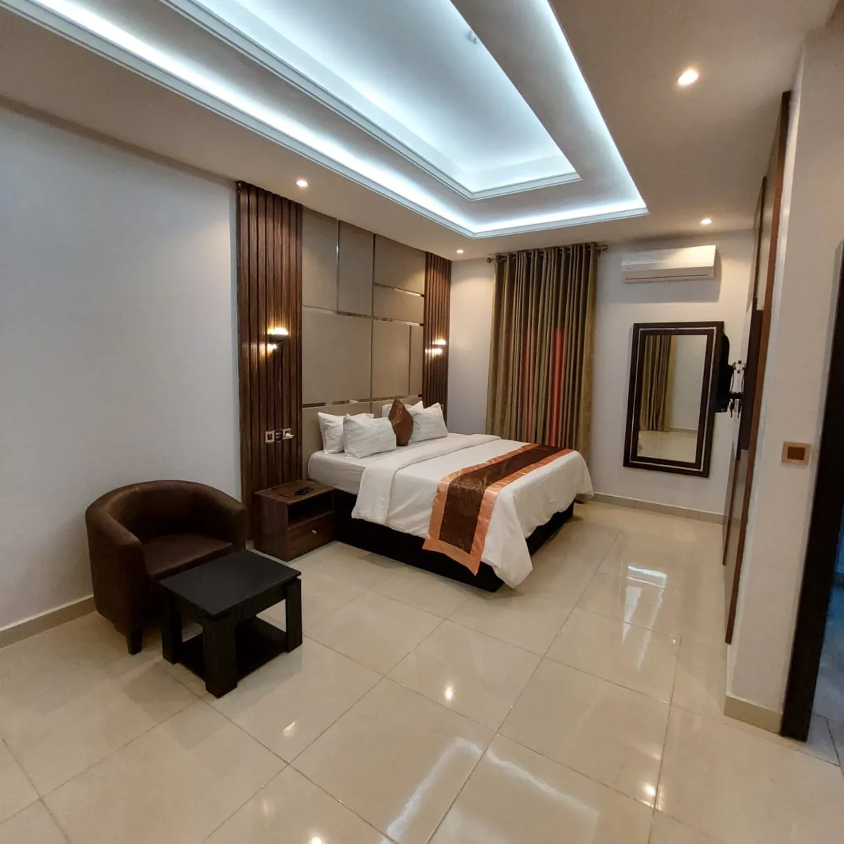 Entrust Hotel and Suites. photo 3
