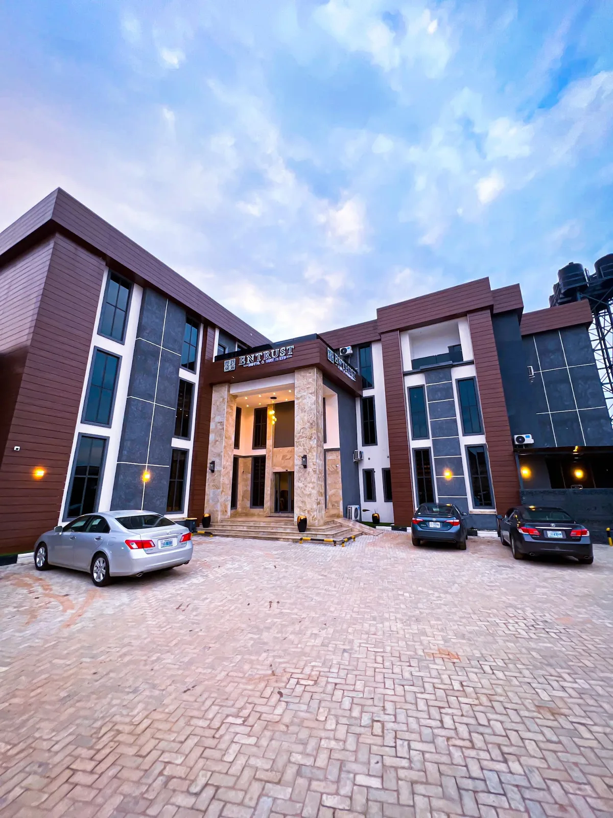 Entrust Hotel and Suites. photo 5