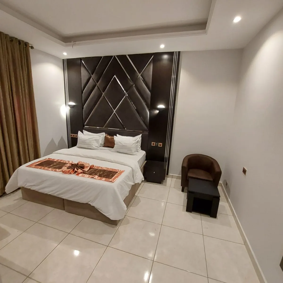 Entrust Hotel and Suites. photo 6
