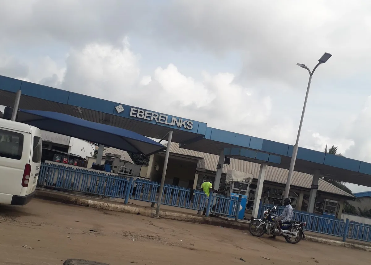 Ebere Links filling station — photo