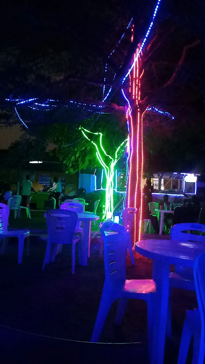 J 11 bar — photo