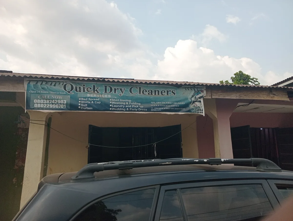 Quick dry cleaning service — photo