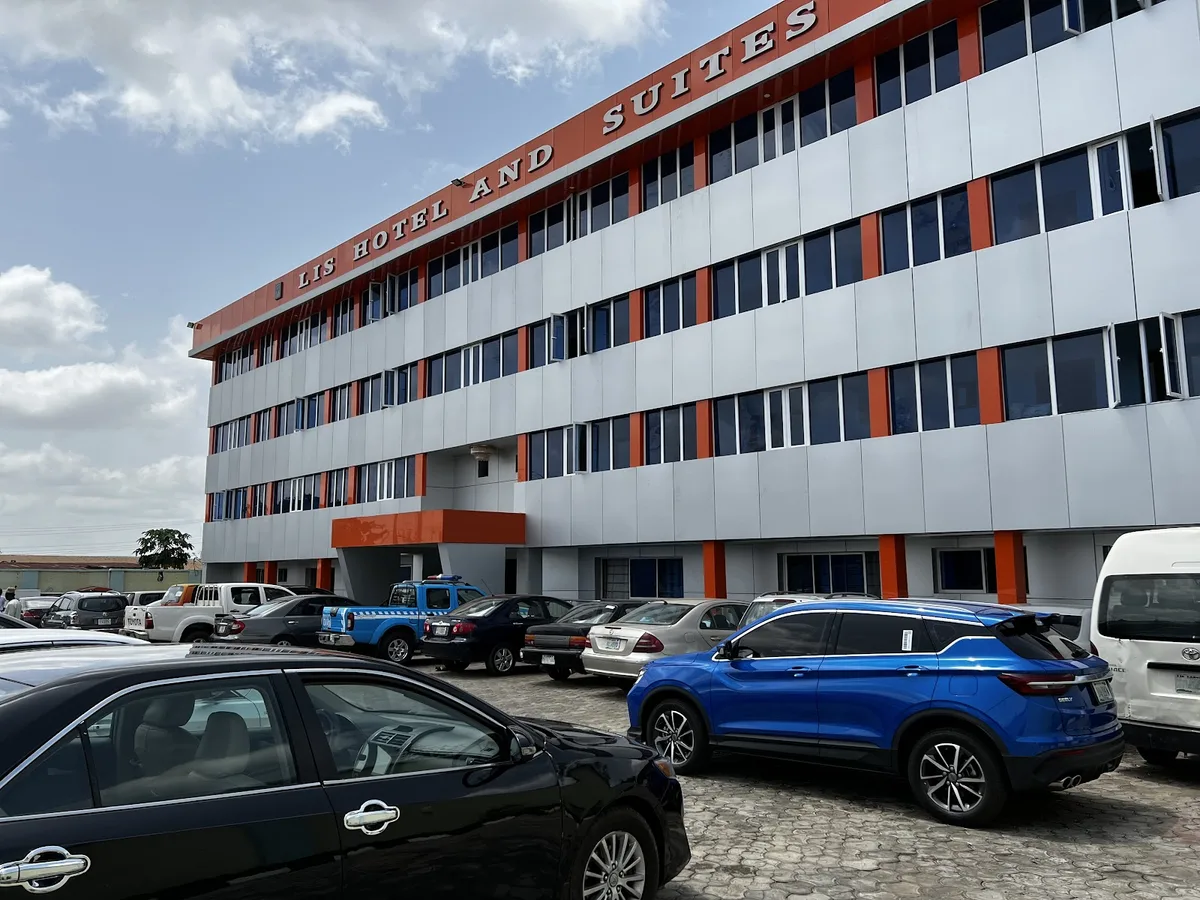 LIS HOTEL AND SUITES — photo