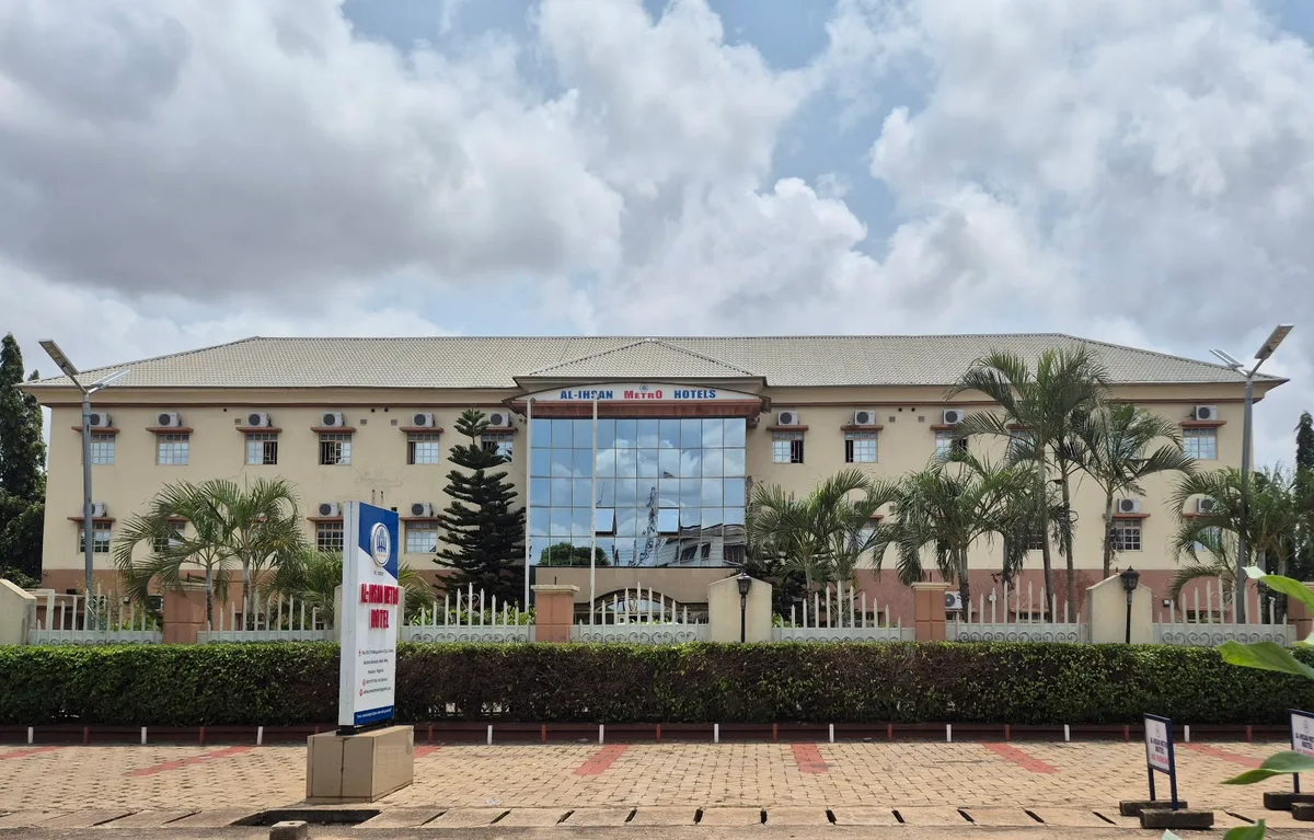 AL-IHSAN METRO HOTEL — photo