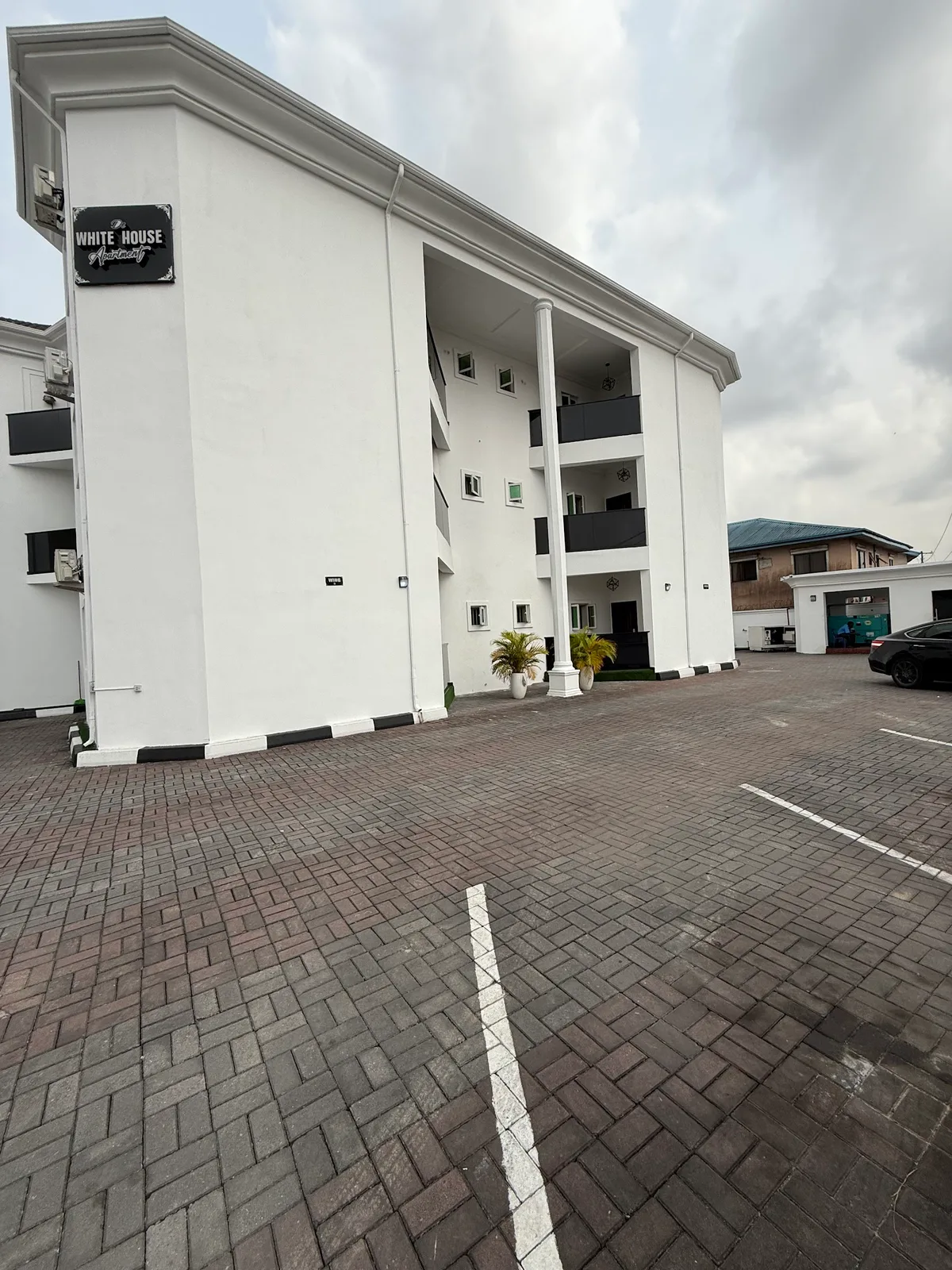 De white house ShortLet Apartment Port-Harcourt — photo