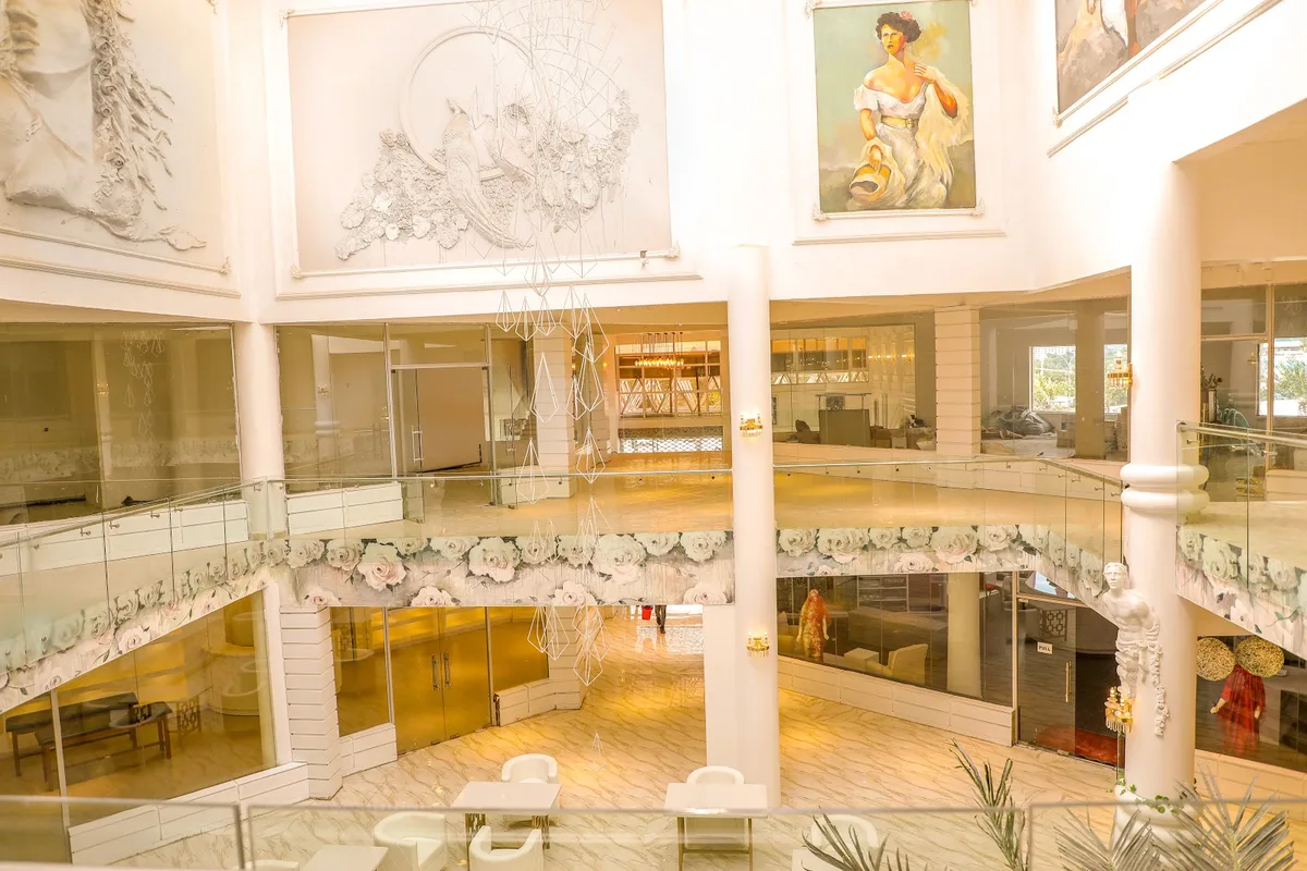 Tropic Galleria — photo