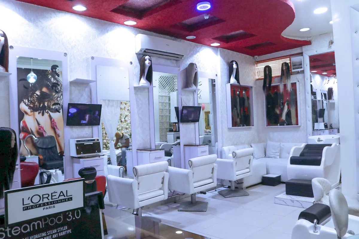 Johnnys Salon & Spa — photo