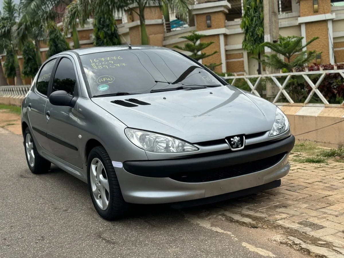 Car Market — photo