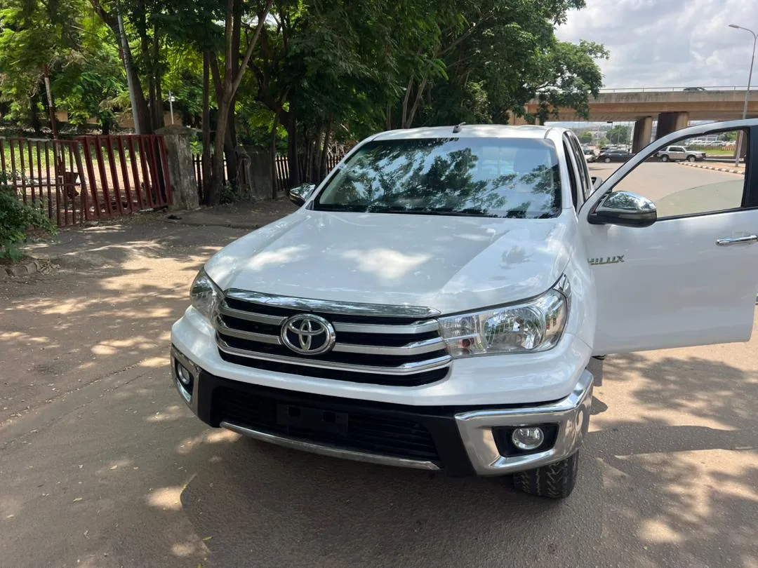 Car Market photo 3