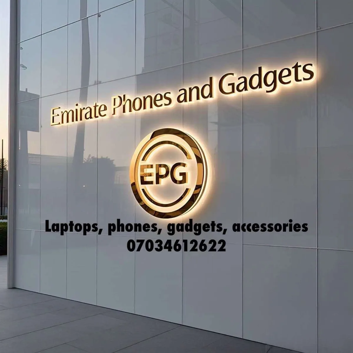 Emirate phones and gadgets — photo