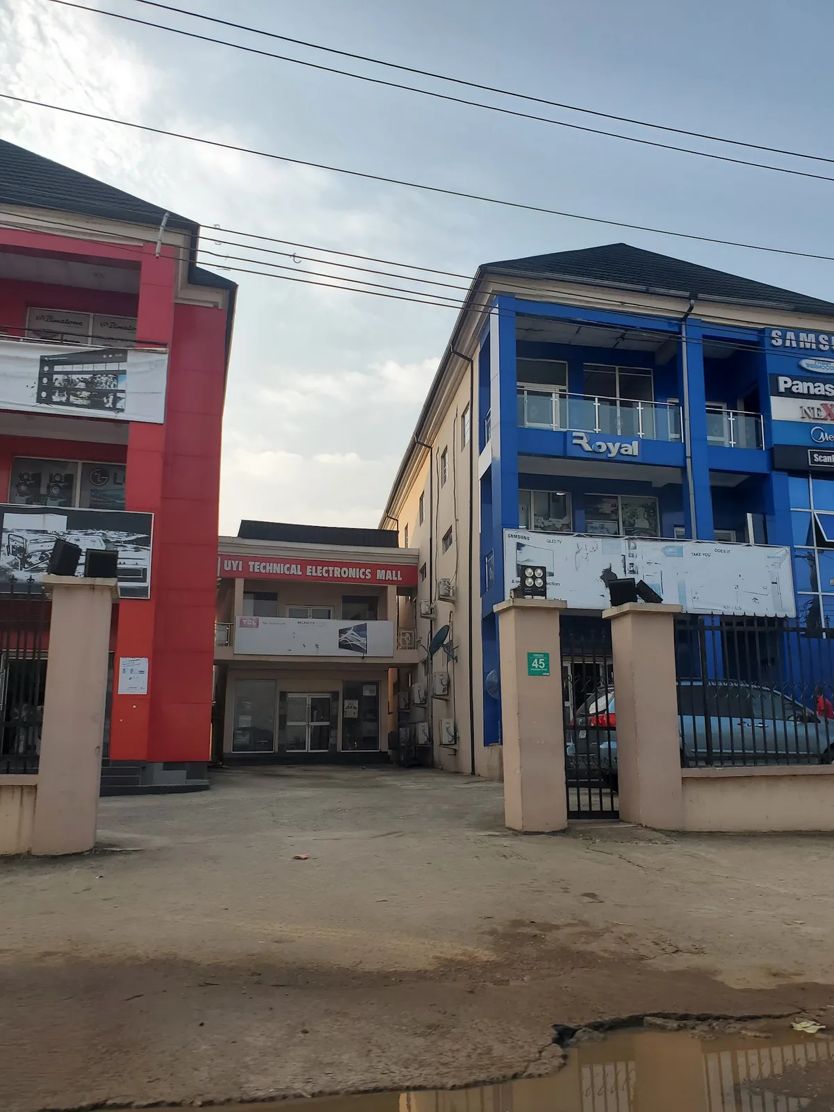 Uyi Technical Electronics Mall — photo
