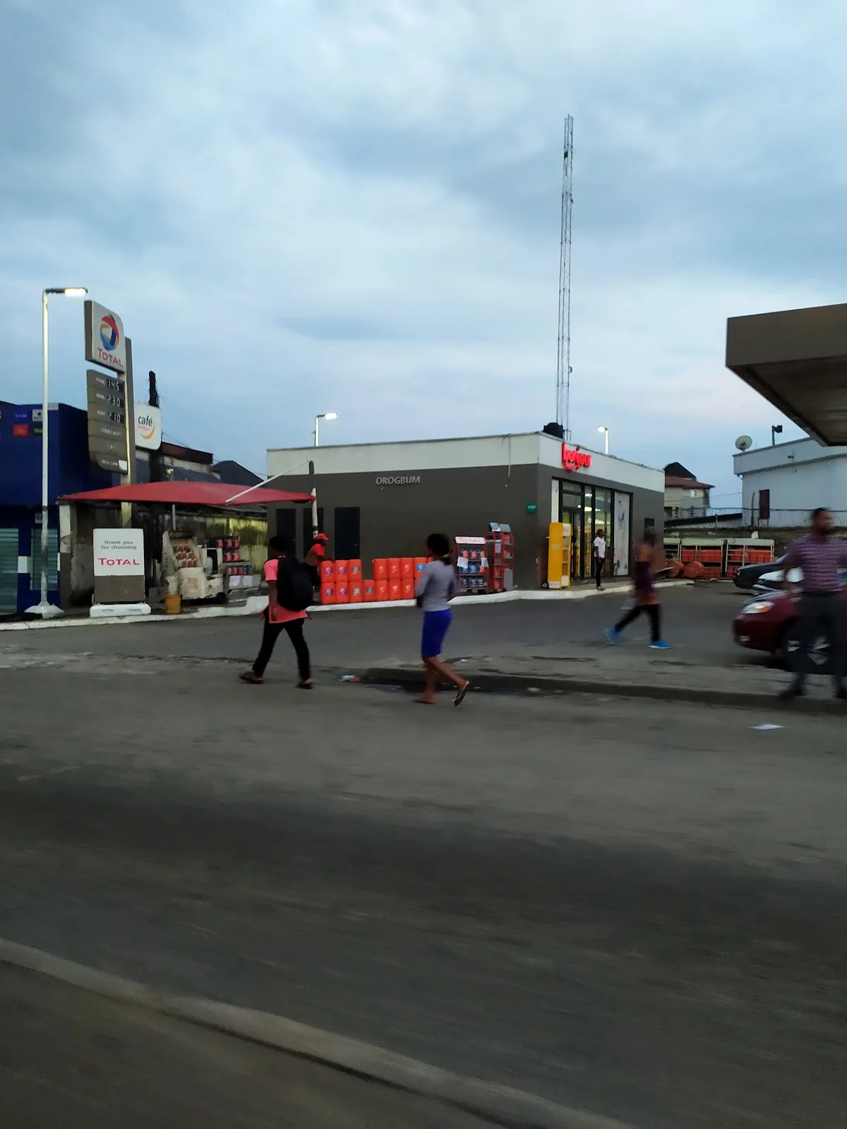 Total Filling Station With Bonjour Store — photo