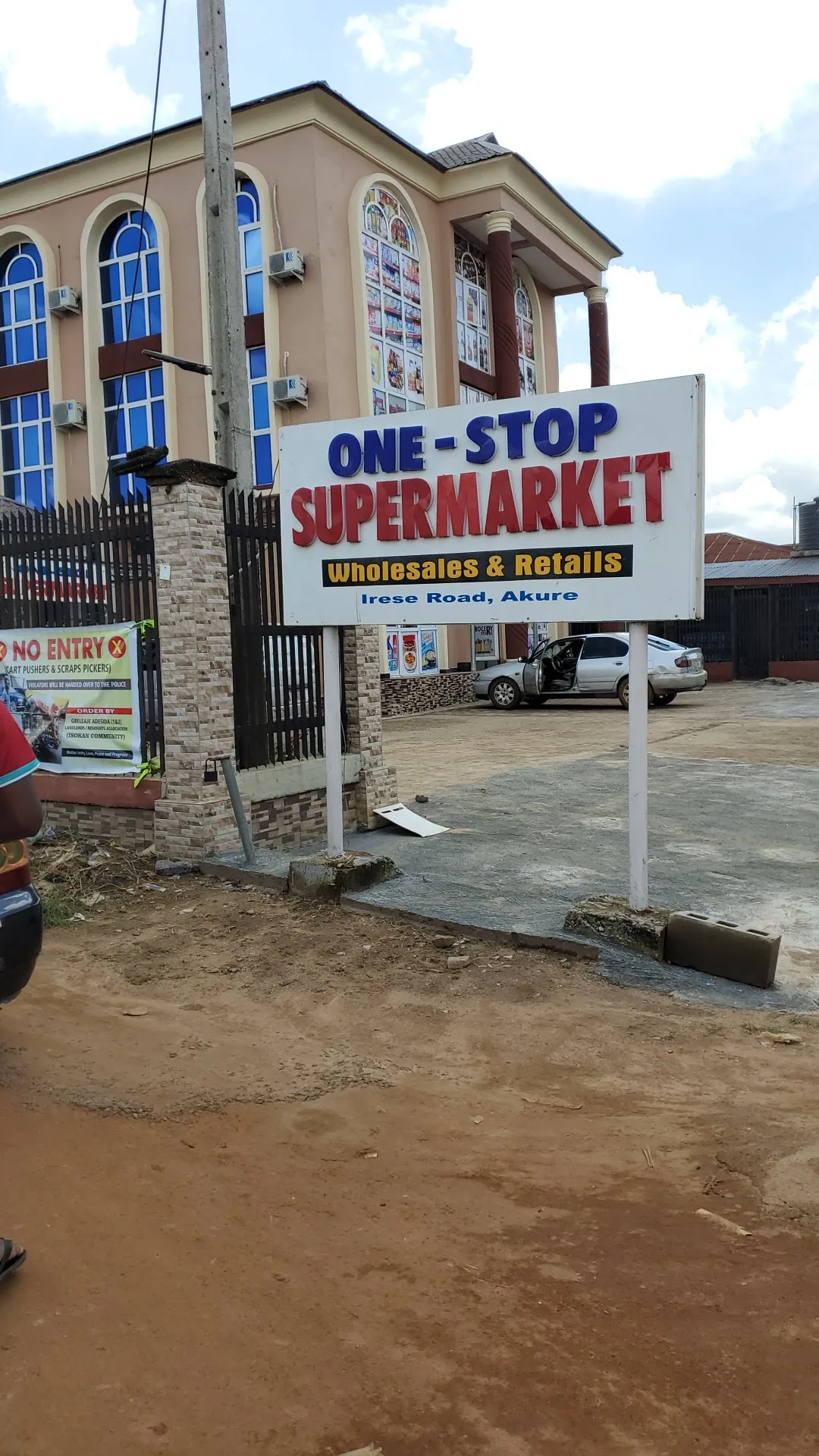 One Stop supermarket — photo
