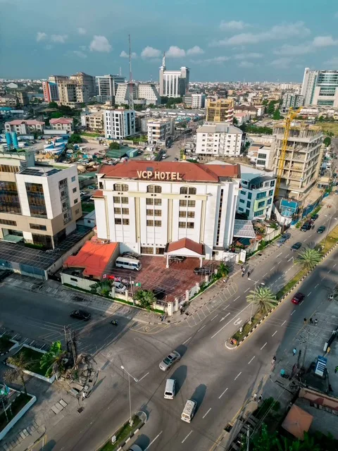 Victoria Crown Plaza Hotel — photo