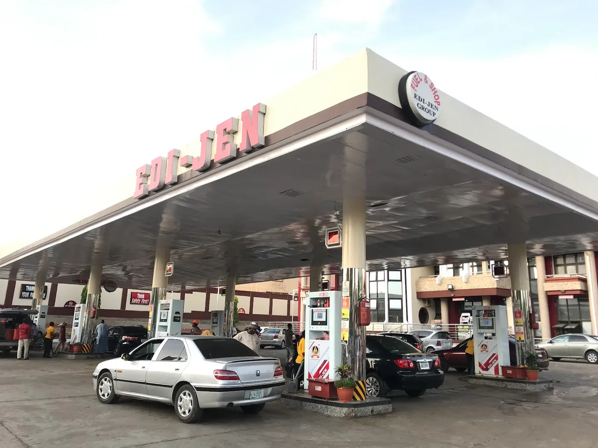 EDI-JEN SERVICE STATION — photo