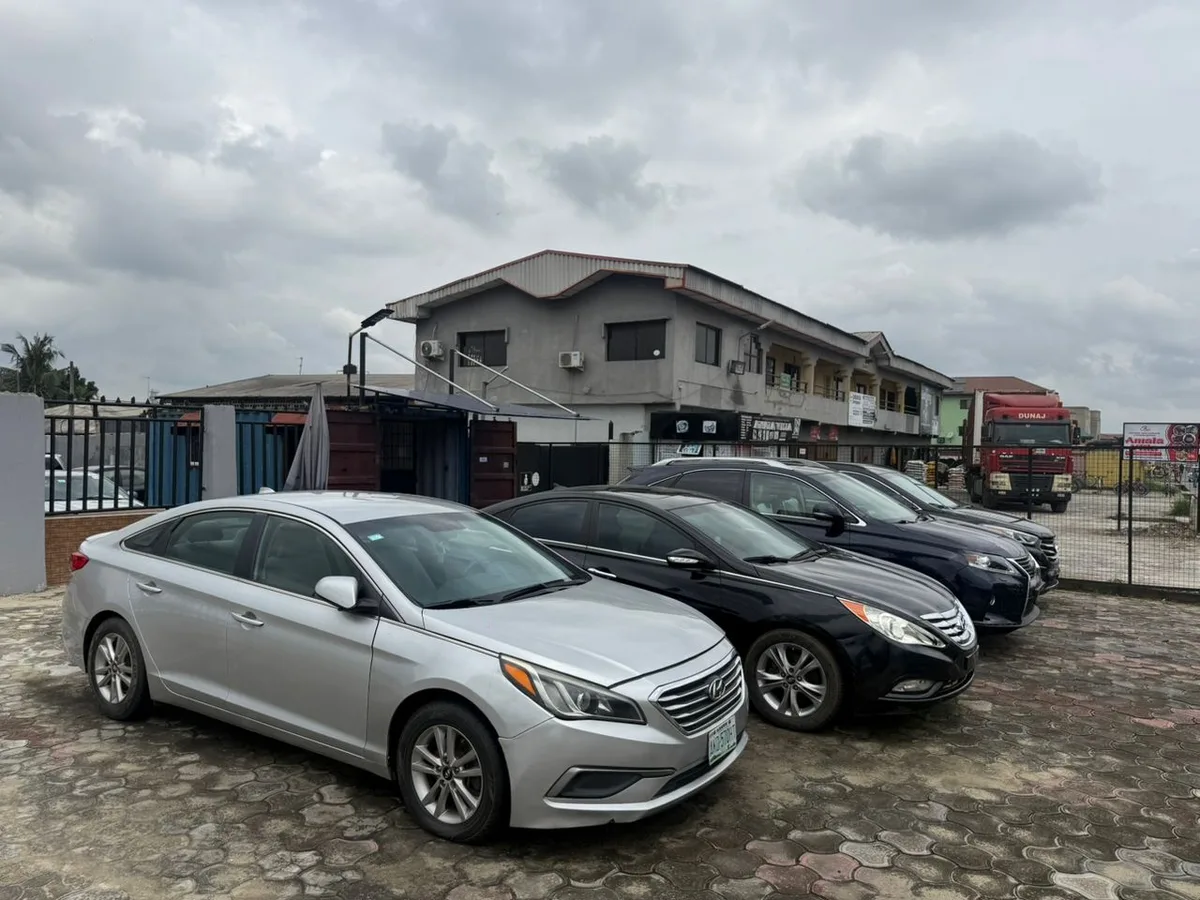 JEFTONI AUTOS — photo
