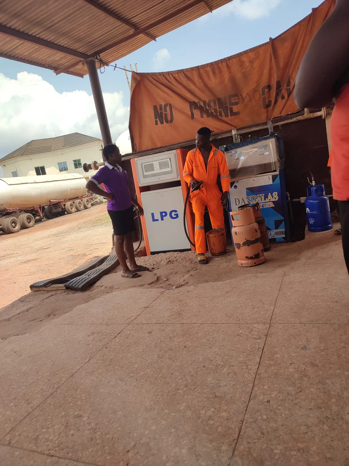DANDILAS GAS STATION Trans-Ekulu Ugbodegwu — photo