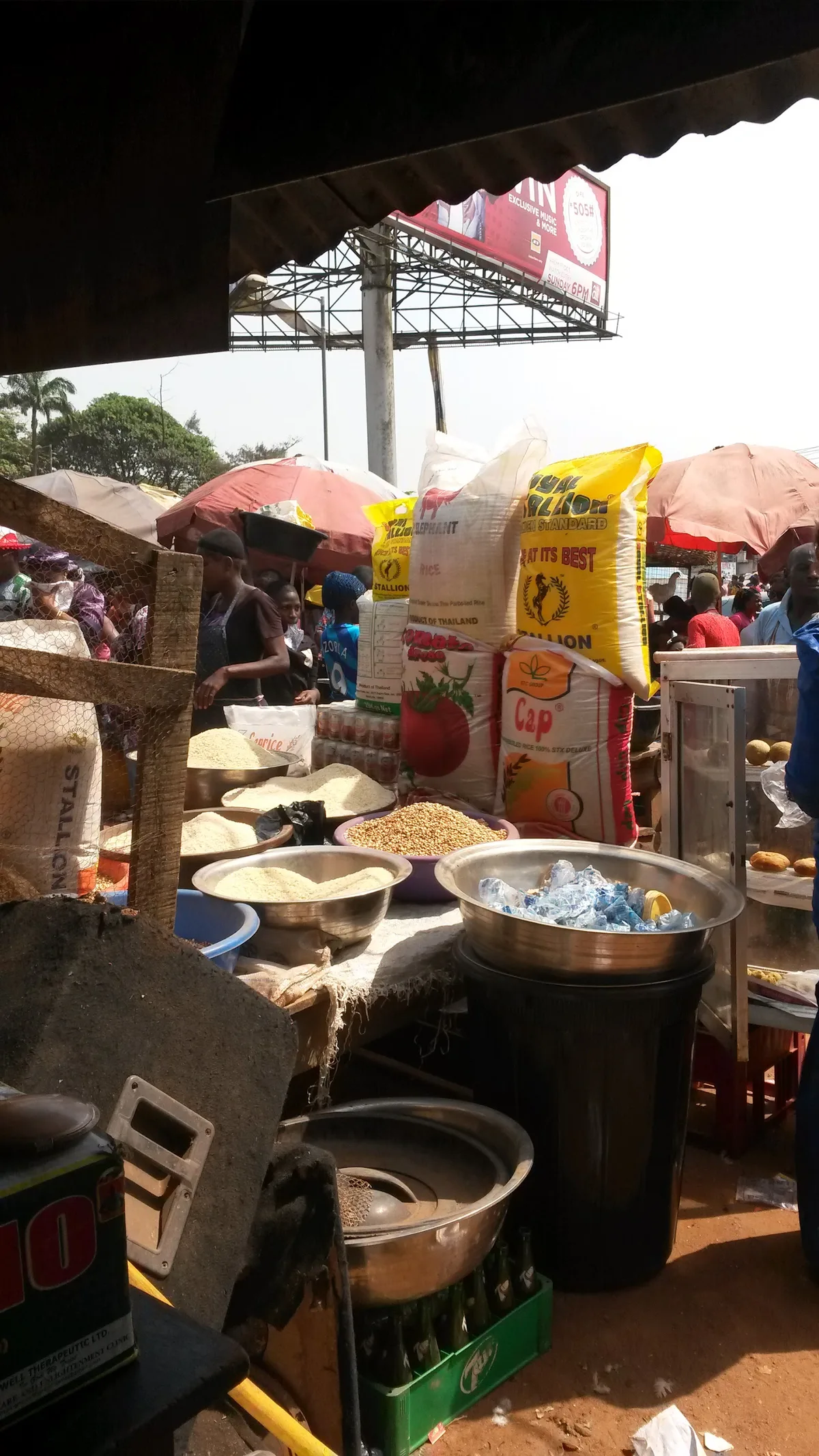 OREGBENI MARKET — photo