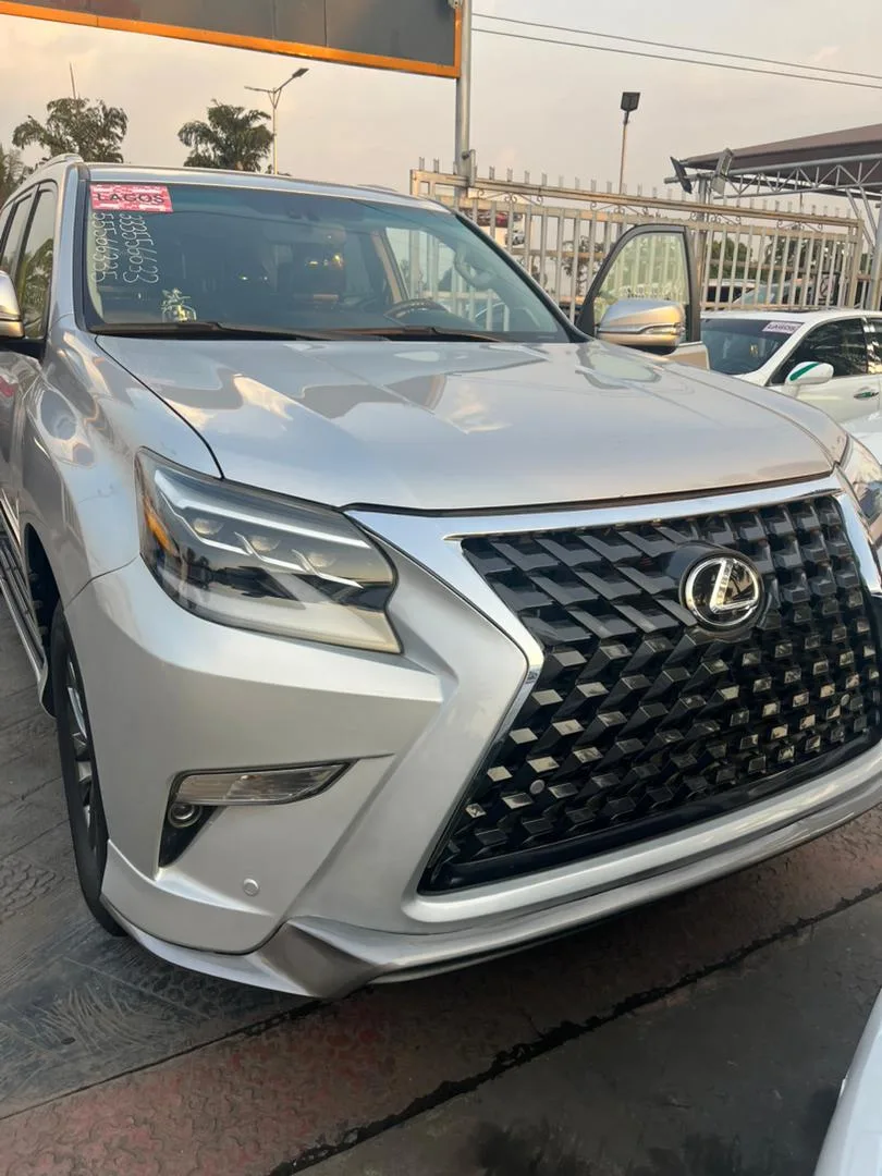G MOTORS — photo