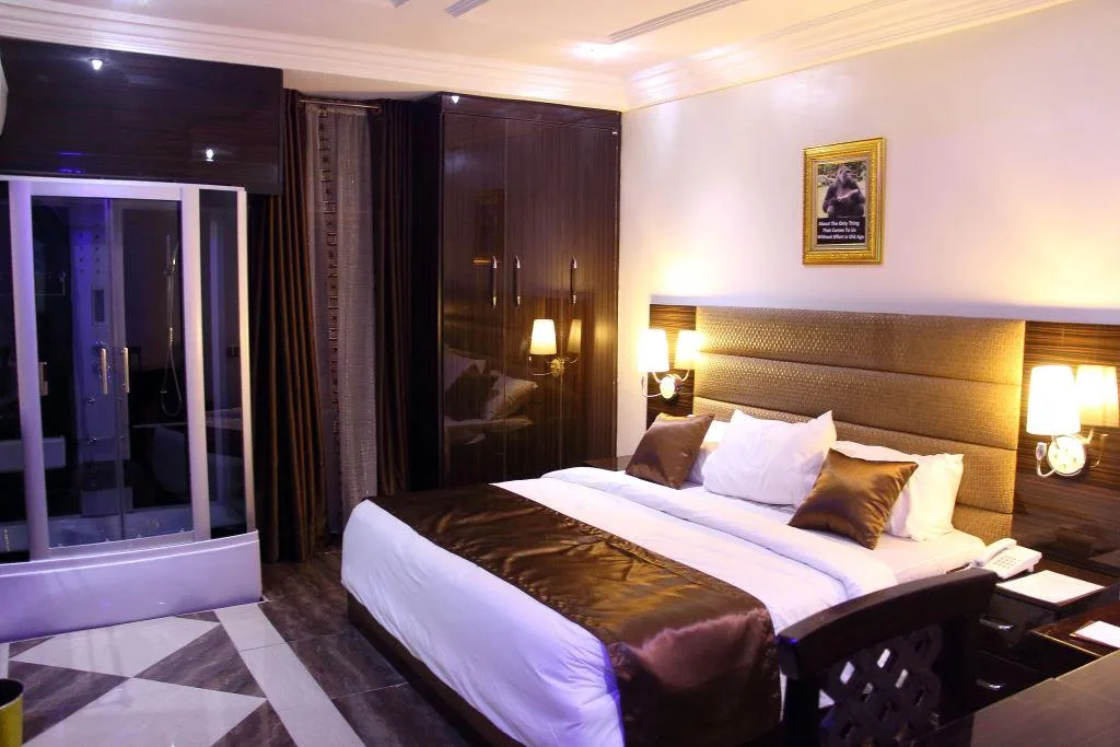 E-Suites Luxury Hotel photo 2