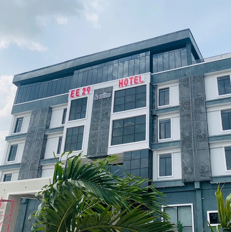 EE 29 Hotel & Suites — photo