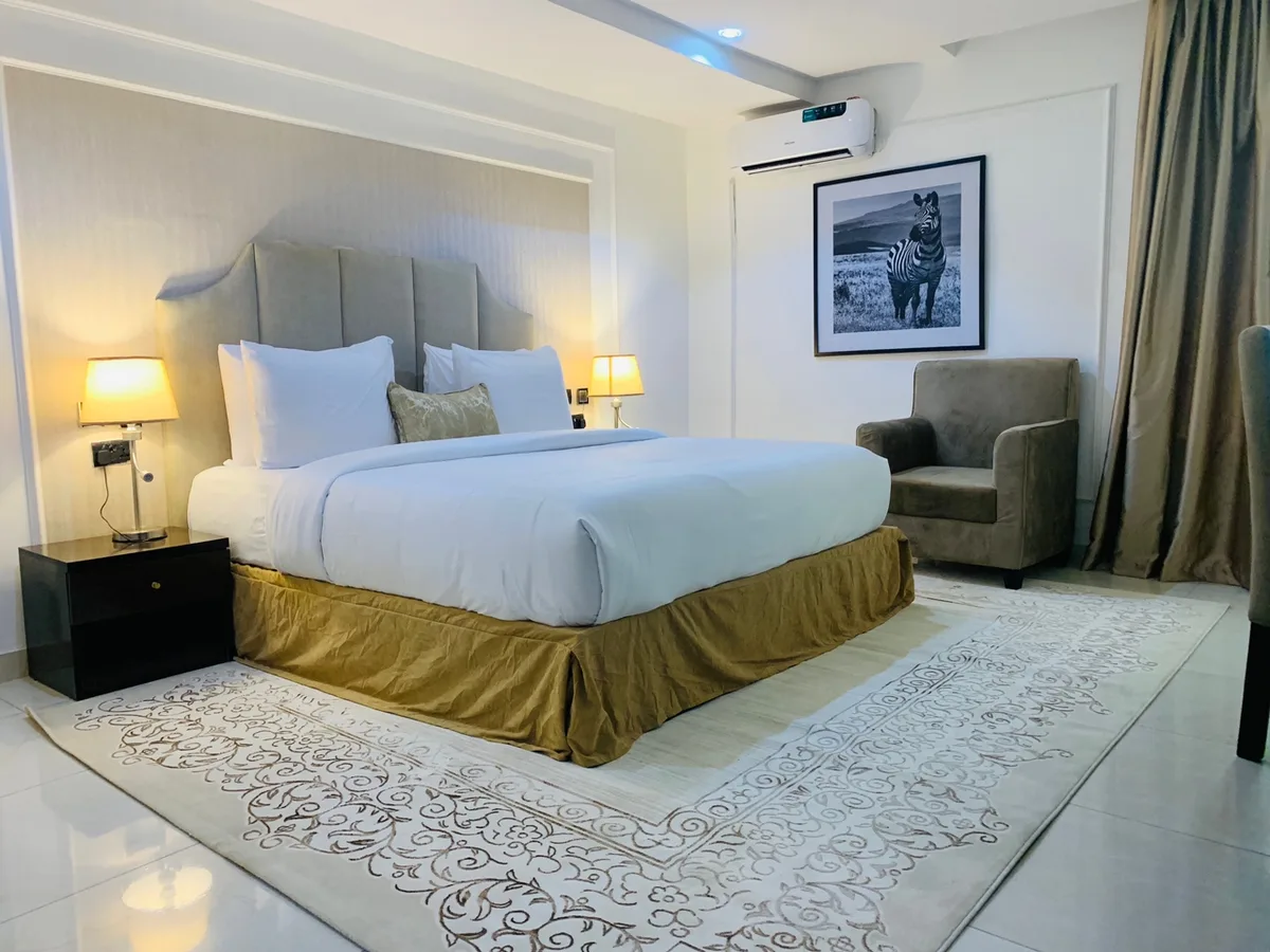 EE 29 Hotel & Suites photo 3