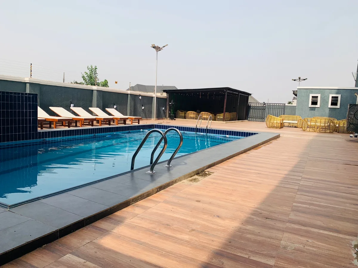 EE 29 Hotel & Suites photo 4