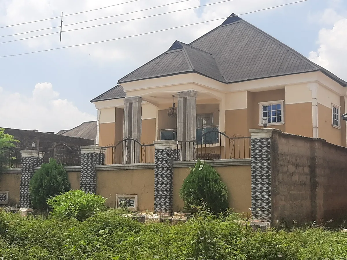 The BENIN CITY REALTOR — photo