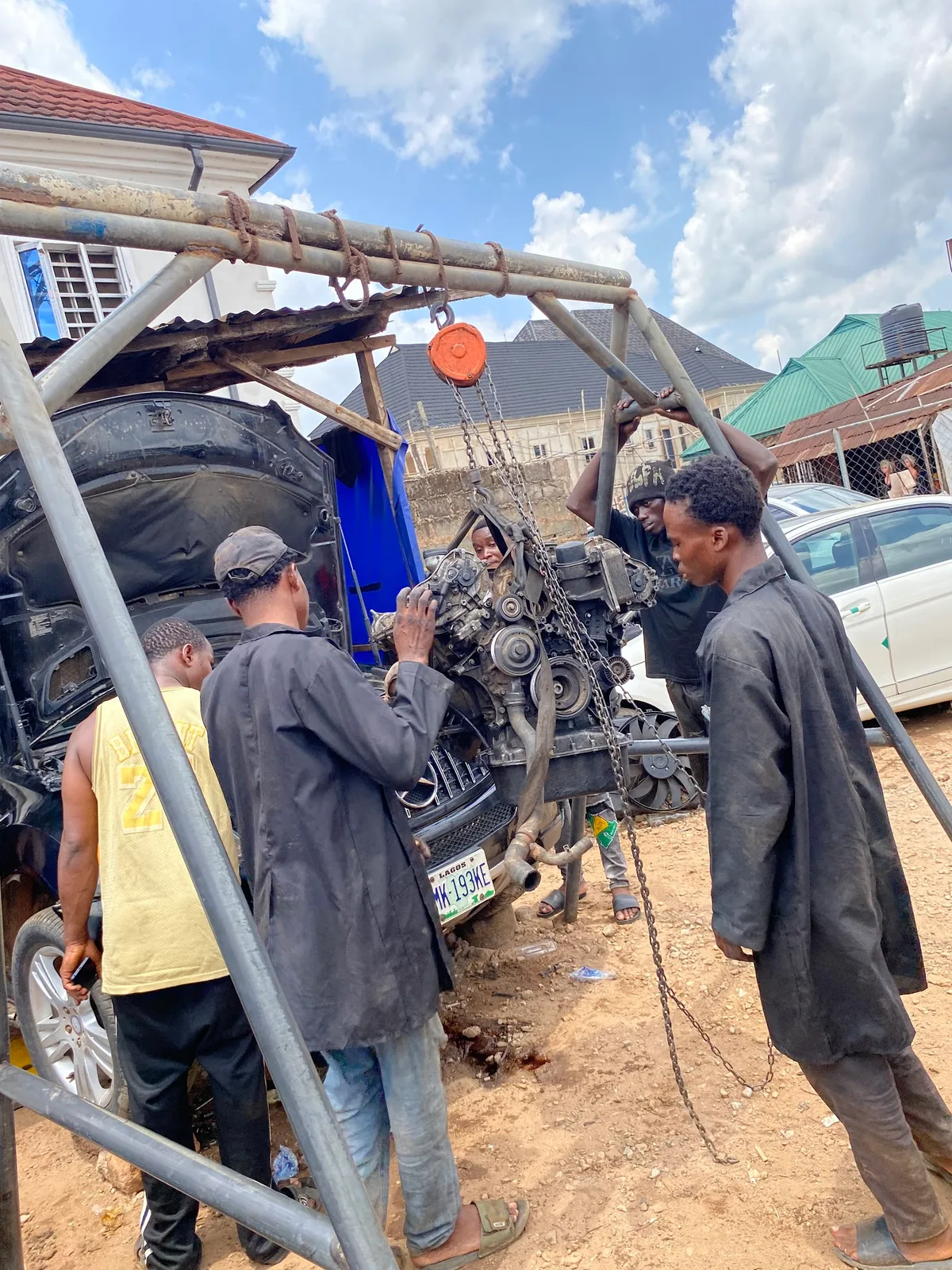 Auto-Specialist Mechanic Of Mercedes Benz, Range Rover, Toyota And Lexus — photo