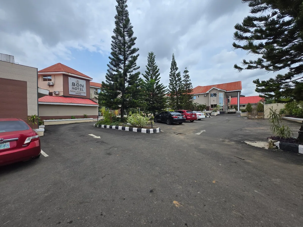 BON Hotel Royal Parklane Akure — photo