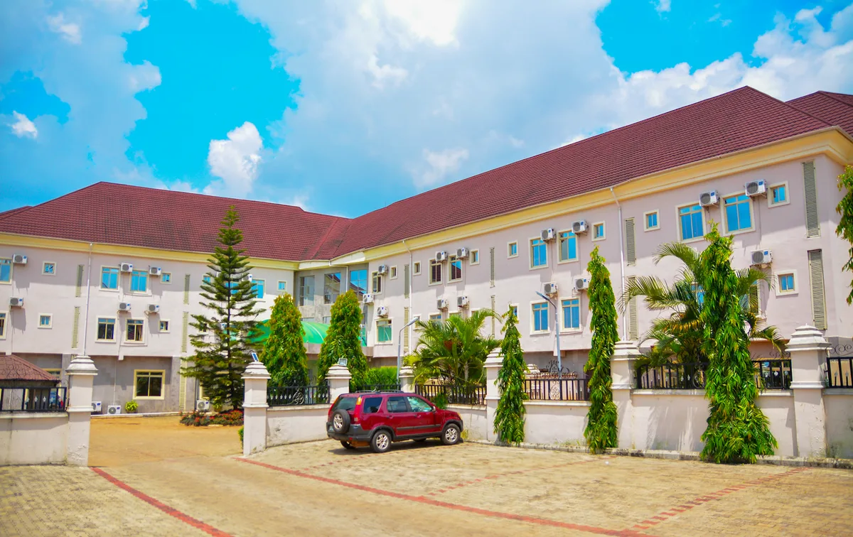 Leophine Residency Hotel Ogidi — photo
