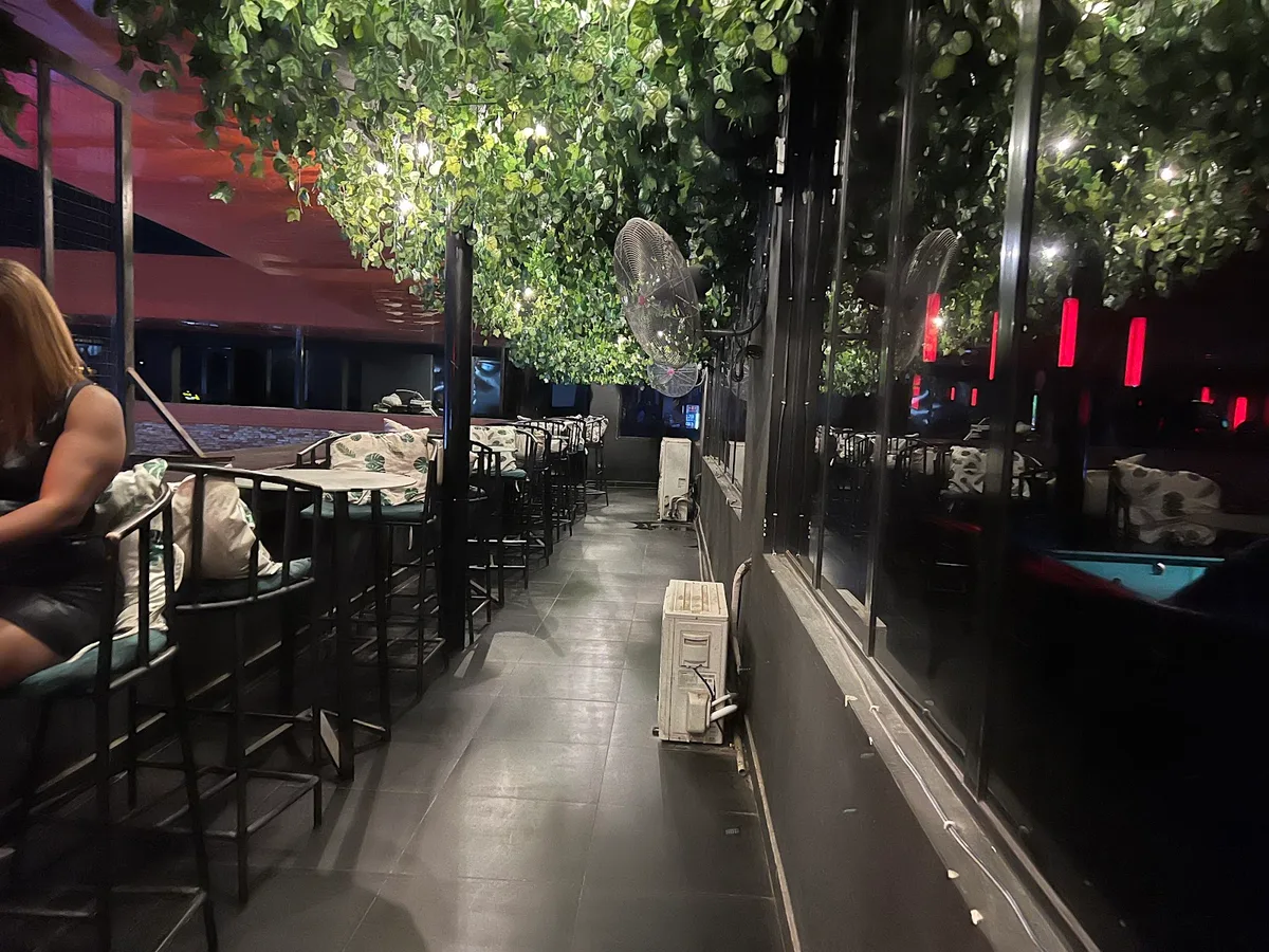 Cue Bar — photo