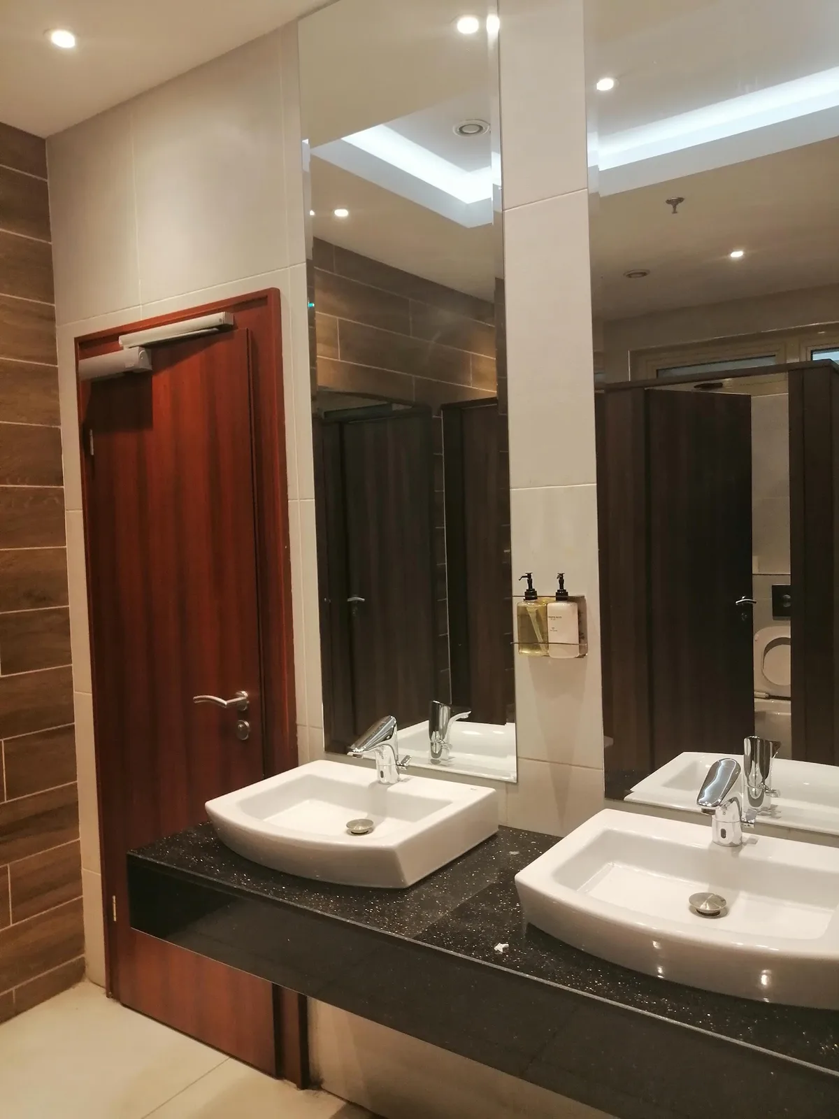 The Envoy Hotel photo 4