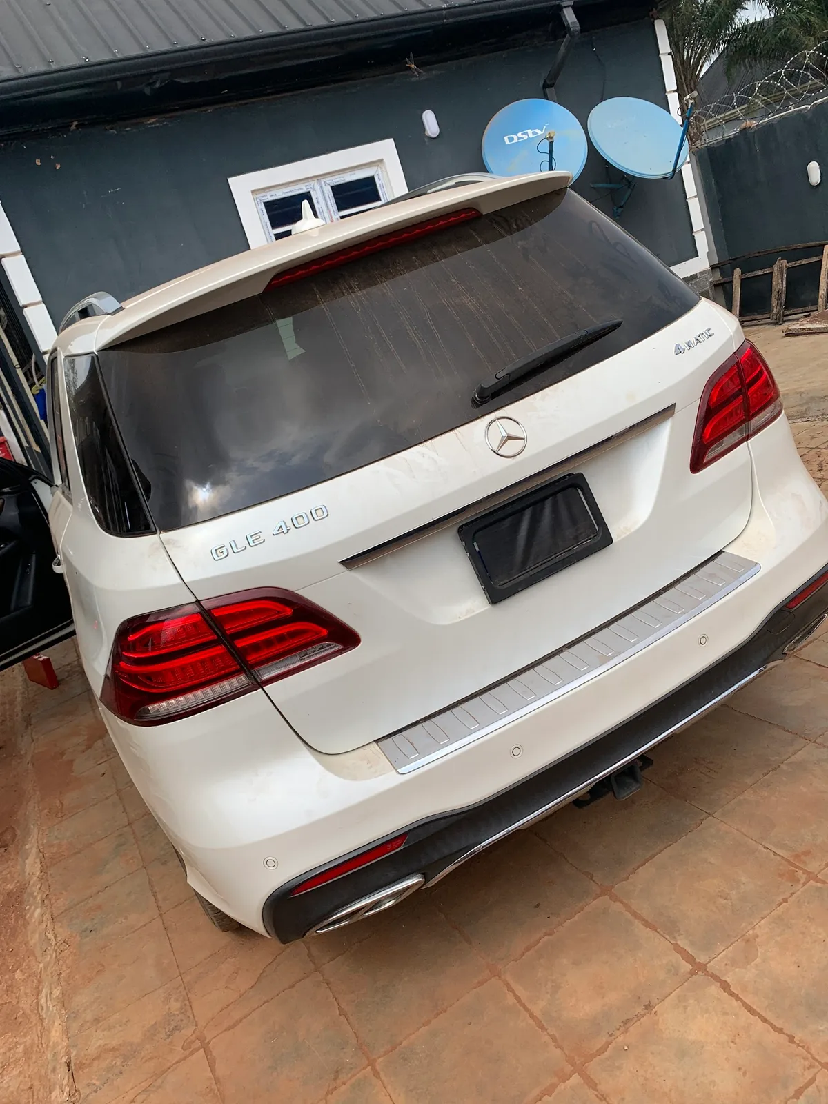 Auto mechanic for Mecedies Benz Bmw and Range Rover — photo