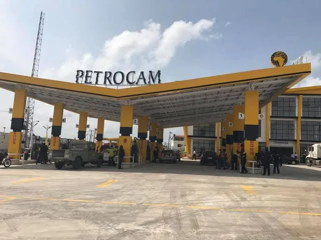 Petrocam Fuel Station, Elf Bus-Stop, Lekki — photo