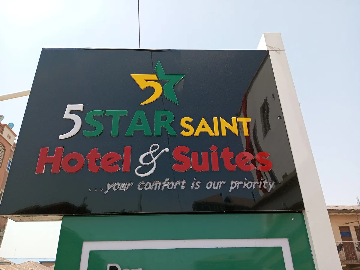 5 Star Saint Hotel — photo