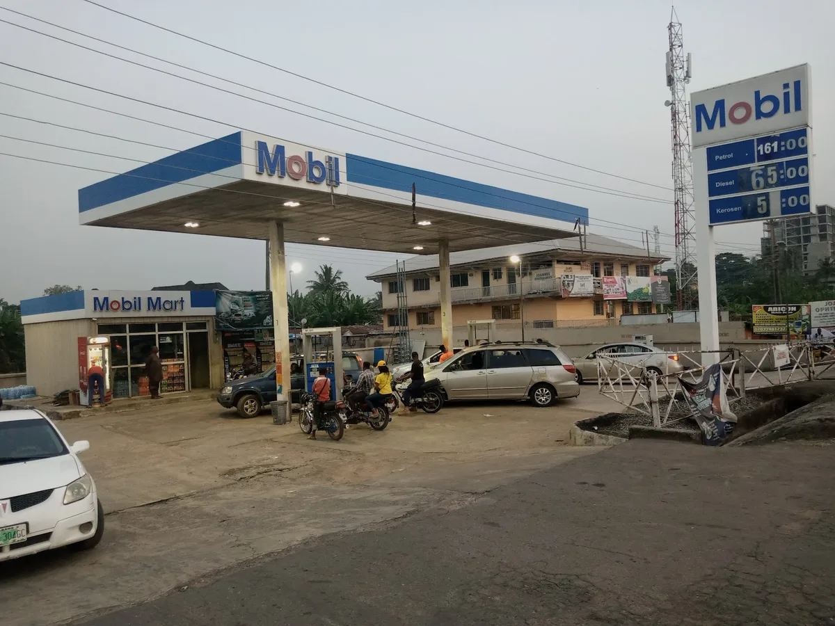 Mobil Petrol Station Awolowo Bodija — photo